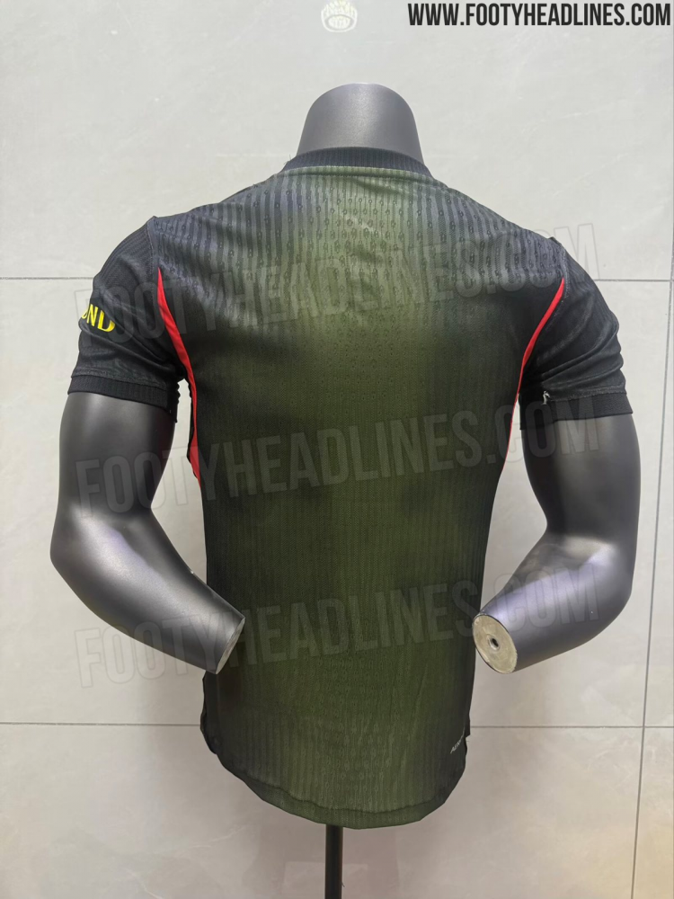 New images of PSG's 2026-2027 third kit have sparked controversy. New images of PSG's 2026-2027 third kit have sparked controversy.
